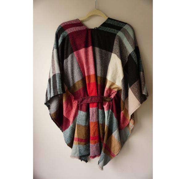 Francescas Poncho - Picture 6 of 8